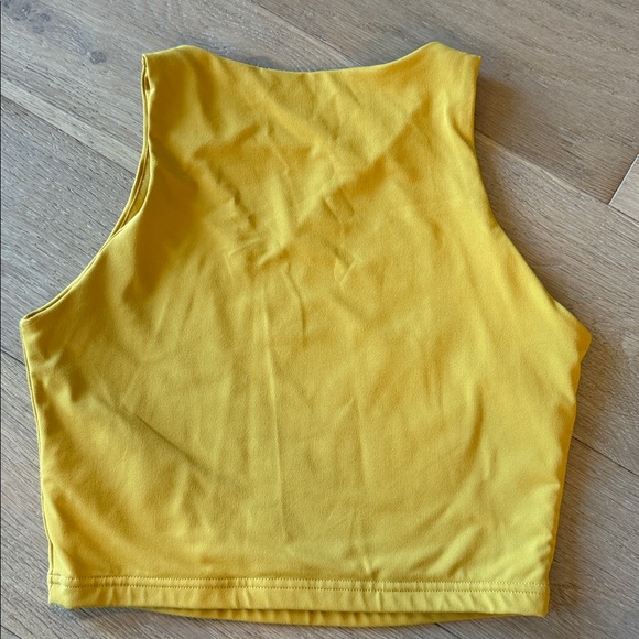 ReoRia Mustard Sleeveless Crop Top - Picture 2 of 2